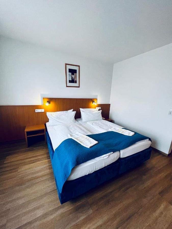 Double Room,1356442349:JPEG